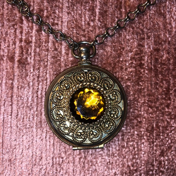 Vintage Avon Locket w/ Amber Jewel - Picture 4 of 8